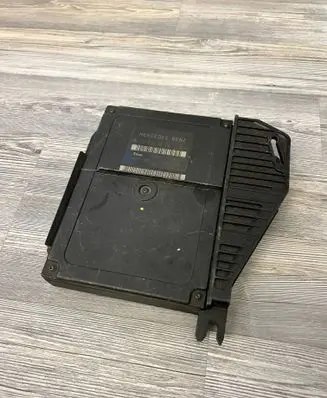 Mercedes-Benz E W210 Comfort/convenience module 2108203826 5626T6H09F24 335626