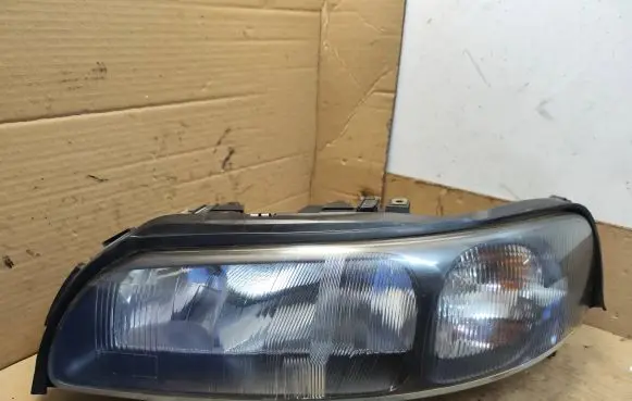 Volvo V70 Headlight/headlamp 8693567 89007907