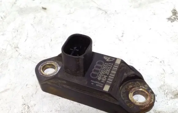 Volkswagen PASSAT CC Airbag deployment crash/impact sensor 4F0907651 H04200111