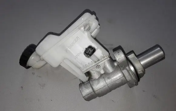 Peugeot 3008 II Master brake cylinder 216232840