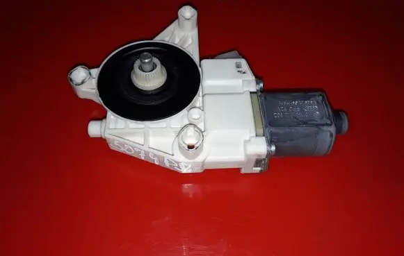 Mercedes-Benz E W212 Front door window regulator motor A2048200242 971218100