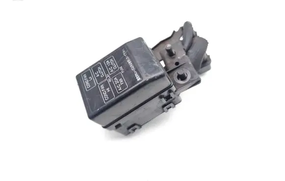 Mitsubishi Montero Fuse module
