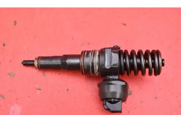 Volkswagen PASSAT B5.5 Fuel injector 038130073AJ
