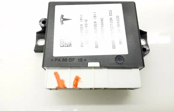 Tesla Model X Door control unit/module 105589100D