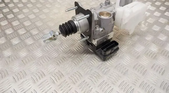 Toyota Highlander XU70 ABS Pump 472000E250