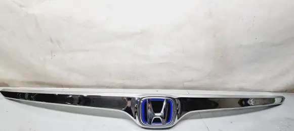 Honda CR-V Tailgate trim 74895TNYA01