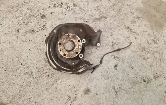Front wheel hub