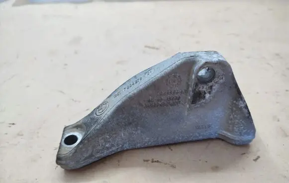 BMW X3 E83 Fuel pump bracket 7804376