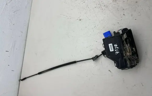 Volkswagen Caddy Front door lock 3D1837016