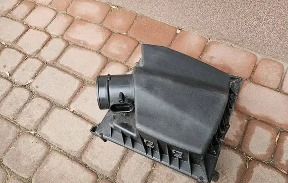 Opel Zafira C Air filter box 13379760