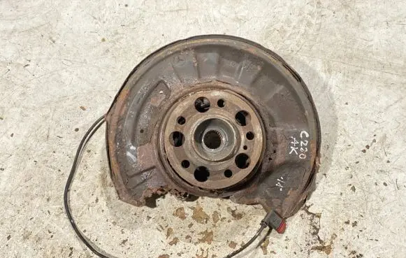 Rear wheel hub spindle/knuckle