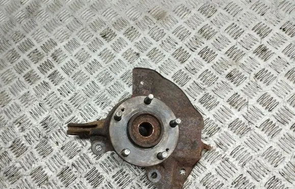 KIA Carens II Front wheel hub