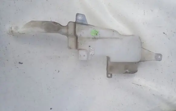 Suzuki SX4 Windshield washer fluid reservoir/tank