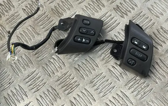 Lexus RX 330 - 350 - 400H Steering wheel buttons/switches PBTG30