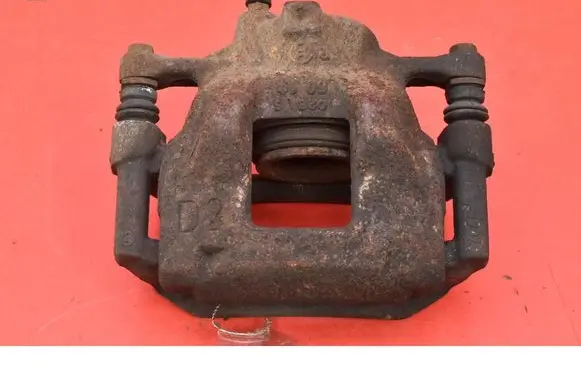 Toyota Auris E180 Front brake caliper 