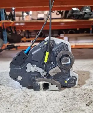 Toyota Corolla Verso AR10 Front door lock