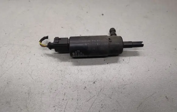 Volkswagen Touran I Headlight washer pump 3B7955681