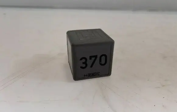 Audi A6 S6 C5 4B Other relay 8D0951253 370