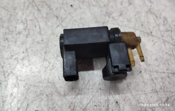 Volvo S90, V90 Turbo solenoid valve 31339808