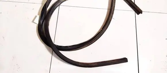 Nissan Primera Rubber seal front coupe door 