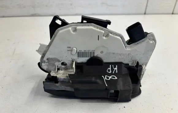 Volkswagen Tiguan Front door lock 5N2837015E