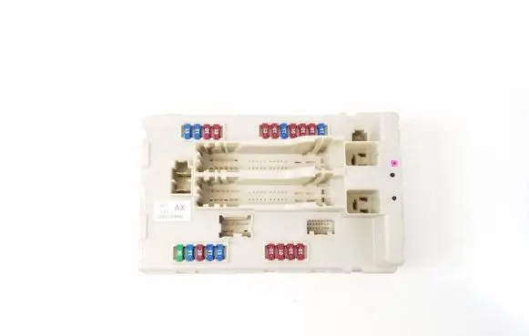 Infiniti Q70 Y51 Fuse module 284B71PM0B
