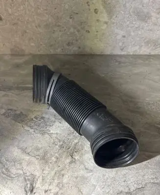 Skoda Octavia Mk2 (1Z) Air intake hose/pipe 446149 1K0129684L