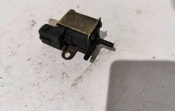 Audi A6 S6 C5 4B Turbo solenoid valve 026906283H