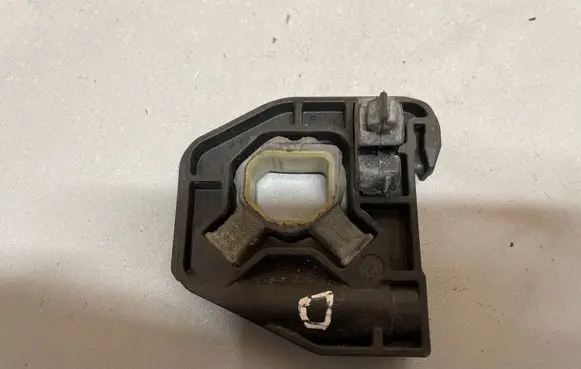 Radiator support slam panel bracket