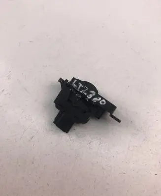 Volvo V50 Electric window control switch 30773217
