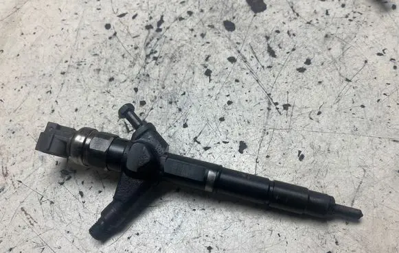 Nissan X-Trail T30 Fuel injector AW402AW4