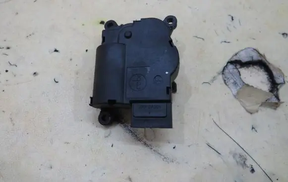 Fiat 500X A/C air flow flap actuator/motor GMAUTO4574097