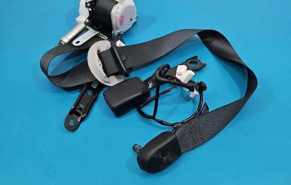 Toyota Auris E180 Front seatbelt 7P3170P IMPRK1573104