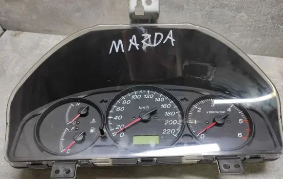 Mazda 323 F Speedometer (instrument cluster)