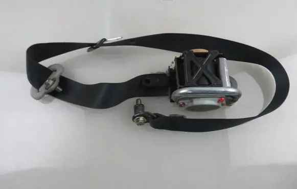Suzuki Grand Vitara II Front seatbelt 8494065J0