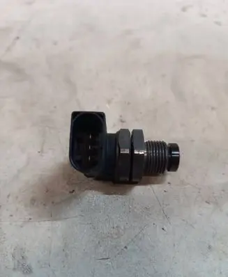 BMW 5 E60 E61 Fuel pressure regulator 0281002497