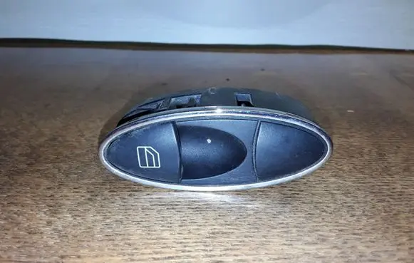 Mercedes-Benz C W203 Electric window control switch A2118218651