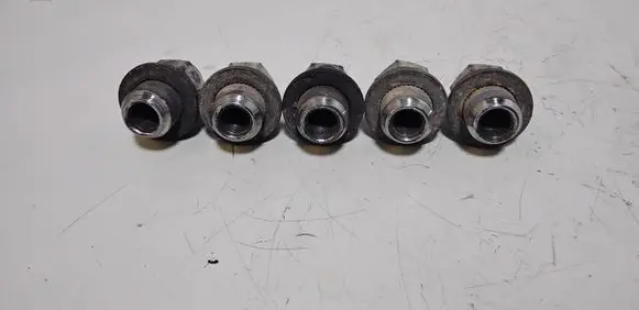 Toyota Corolla Verso AR10 Nuts/bolts 