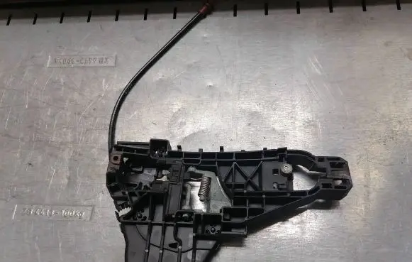 Mercedes-Benz ML W164 Front door exterior handle/bracket A1647601834