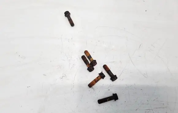 Volkswagen Golf IV Nuts/bolts 