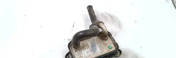 Volvo XC70 Oil filter mounting bracket