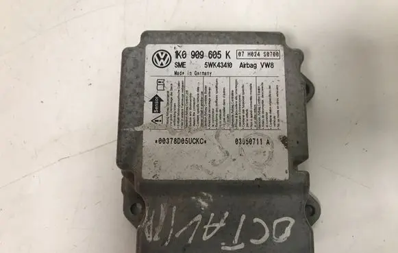 Skoda Octavia Mk2 (1Z) Airbag control unit/module 1K0909605K