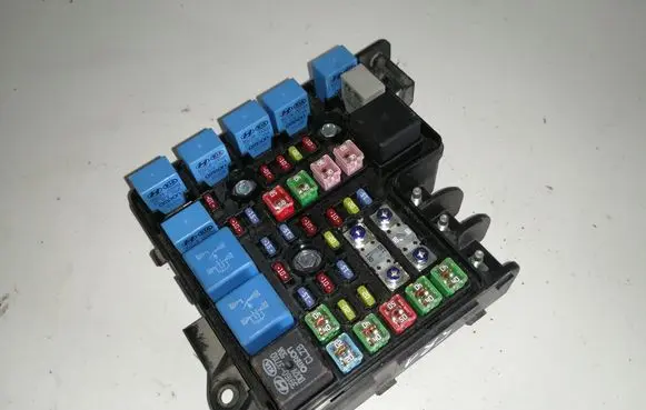 KIA Ceed Fuse module 919501H030