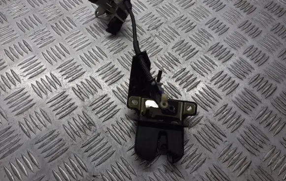 Audi A4 S4 B6 8E 8H Tailgate exterior lock 8E5827505A