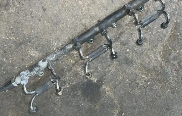 BMW 5 E39 Fuel main line pipe 0445216002