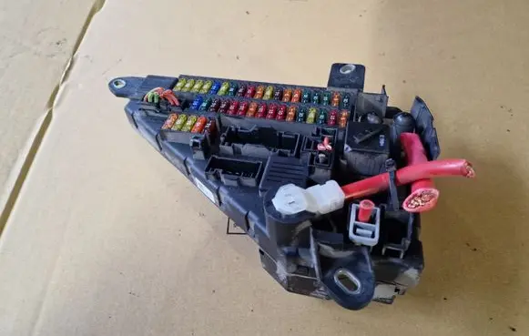 BMW 5 E60 E61 Fuse module 6906618