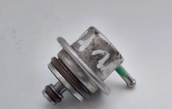 Skoda Octavia Mk1 (1U) Fuel pressure regulator