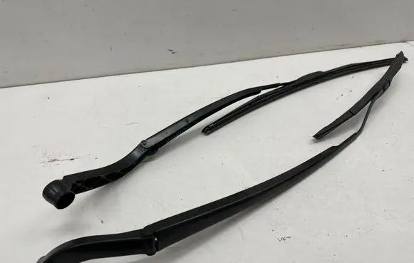 Toyota RAV 4 (XA50) Windshield/front glass wiper blade 