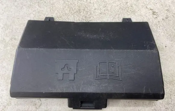 Volvo V70 Fuse box cover 30772971
