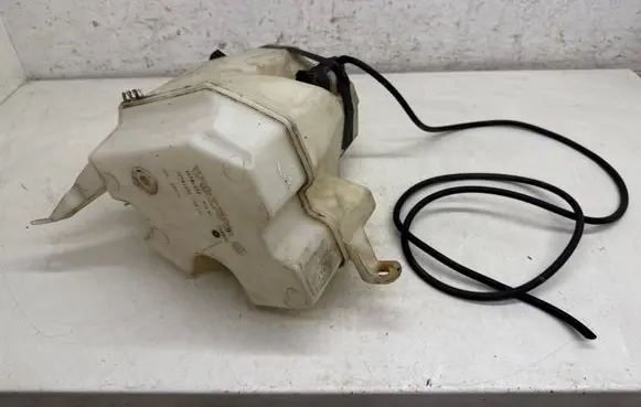 Volvo XC70 Windshield washer fluid reservoir/tank 30784233 30784234